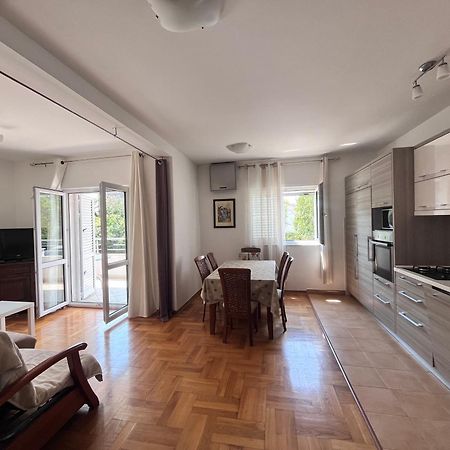 Apartment Belani, Own Parking Tivat Bagian luar foto