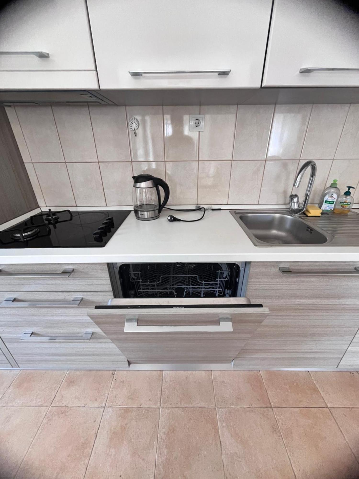 Apartment Belani, Own Parking Tivat Bagian luar foto